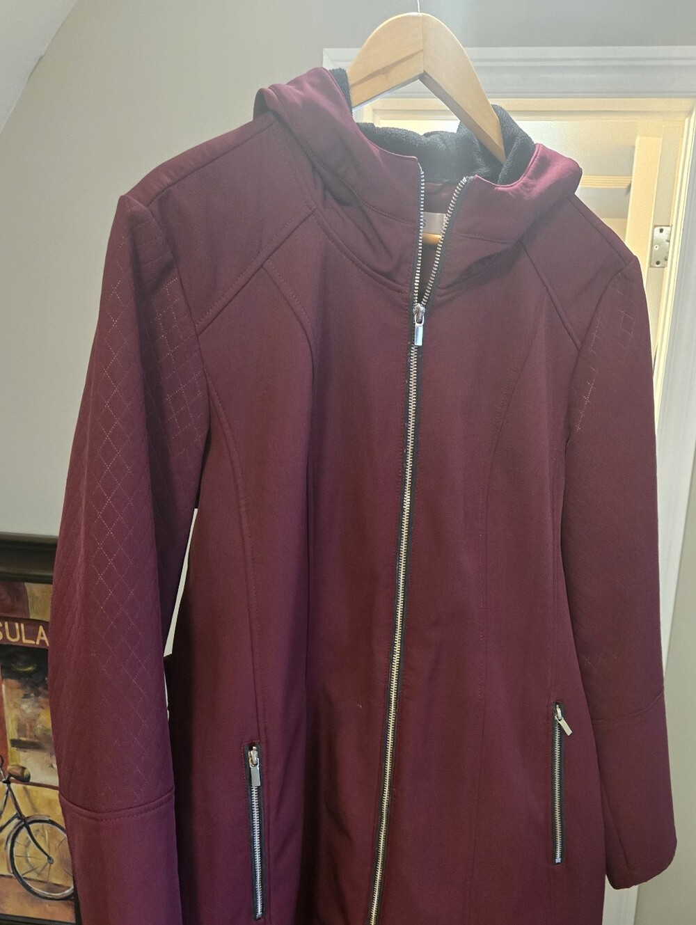 Burgandy Loghweight Raincoat With Hood